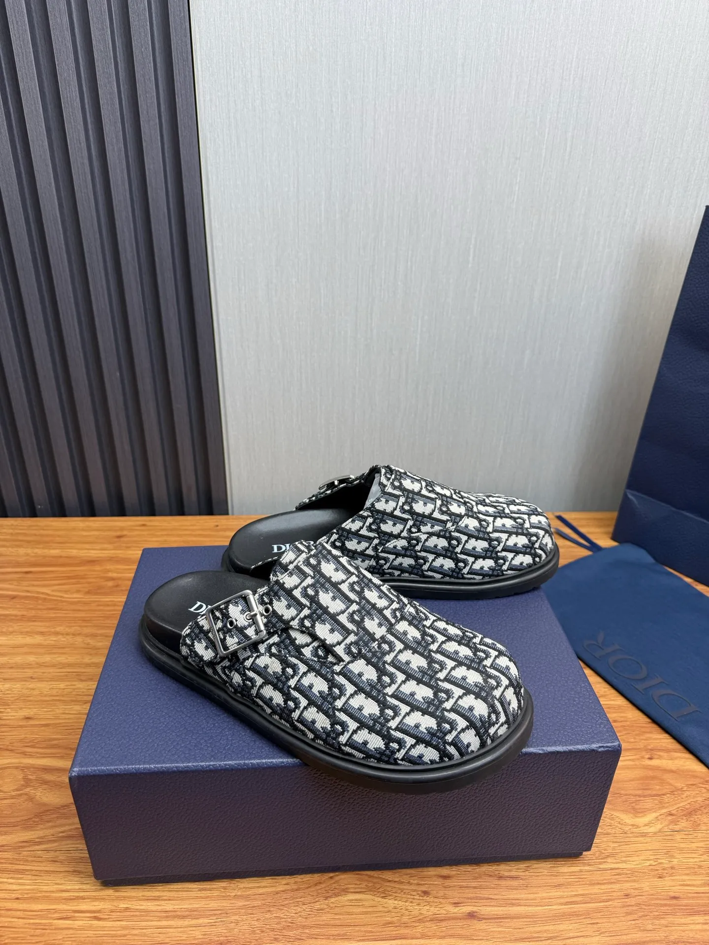 Men's men's shoes 420💰 Dior. Men's slippers🩴Official website 1:1 production 38-45 yards 45 46 🉑️Customized original material shipped✅